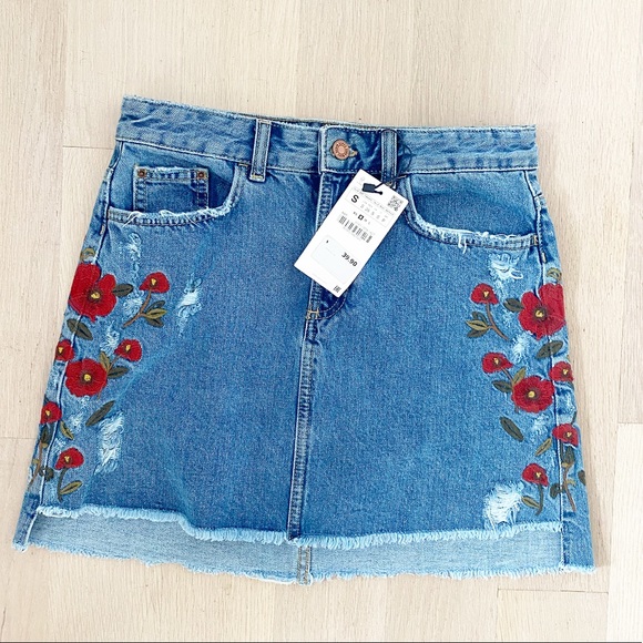 NWT ZARA Floral Embroidered Denim Skirt - Picture 3 of 4